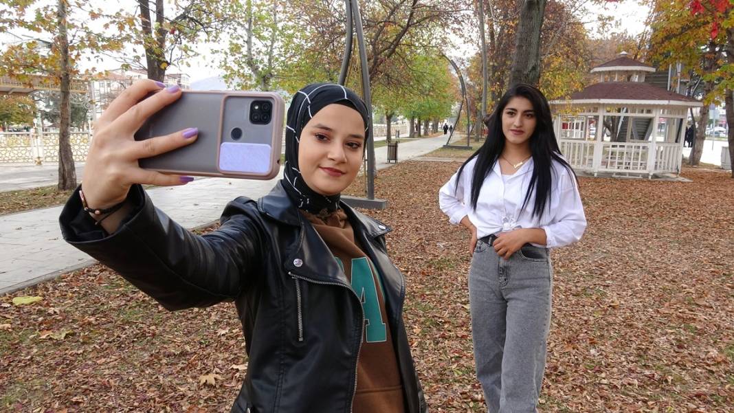 Instagram paylaşımları için sonbahar yapraklarının süpürülmesi yasaklandı 8